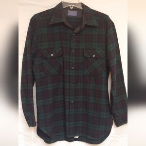Pendleton Men's VTG Wool Plaid Button Down Shirt in Green and Black Plaid Size L